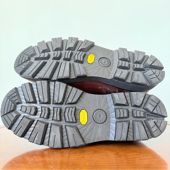 UGG Men's Hillmont Chestnut Leather Winter Chelsea Boot | US 9 - Picture 6 of 9